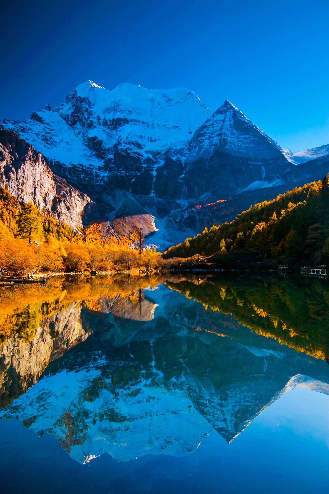 【在全世界遇见你】稻城亚丁,那份属于秋天的美丽