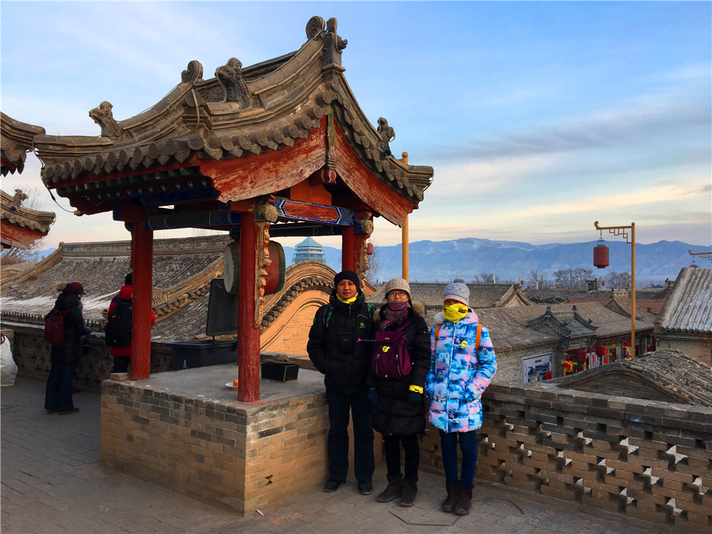 5公里的蒼山幽谷中.東接承德,西連古城宣化,北靠沽源,南接北京.