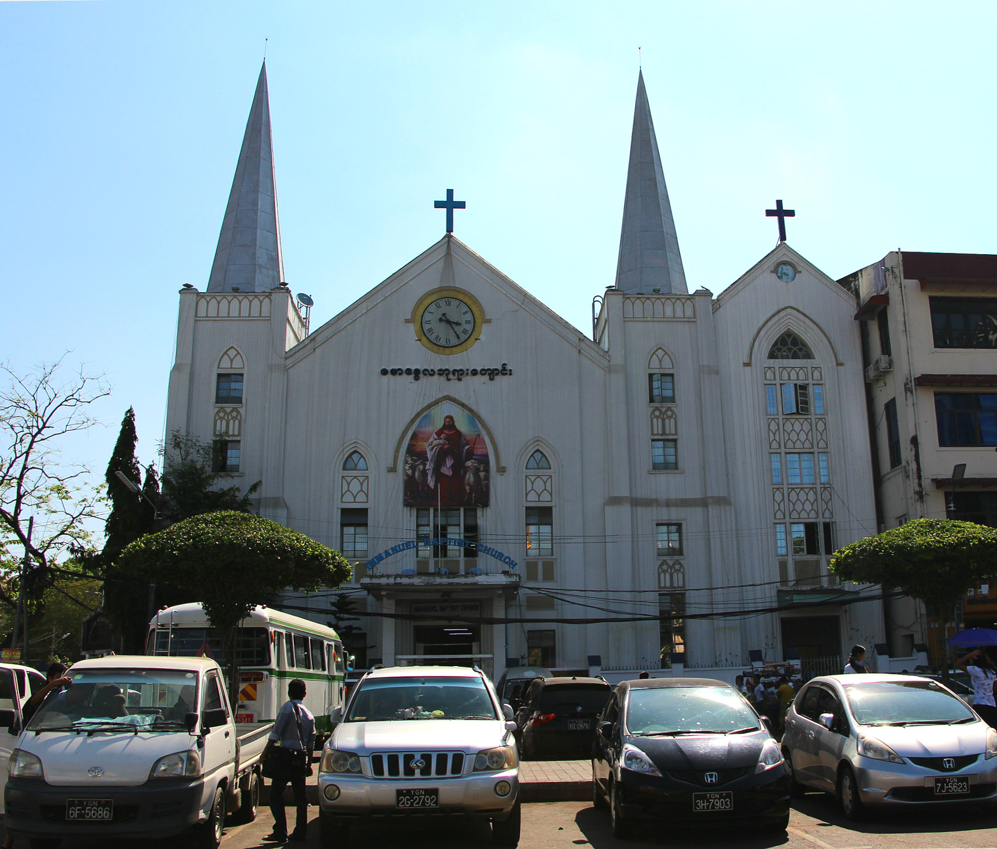 缅甸政府大楼,中央银行,海关,仰光车站,邮电大楼等都是英国式建筑.