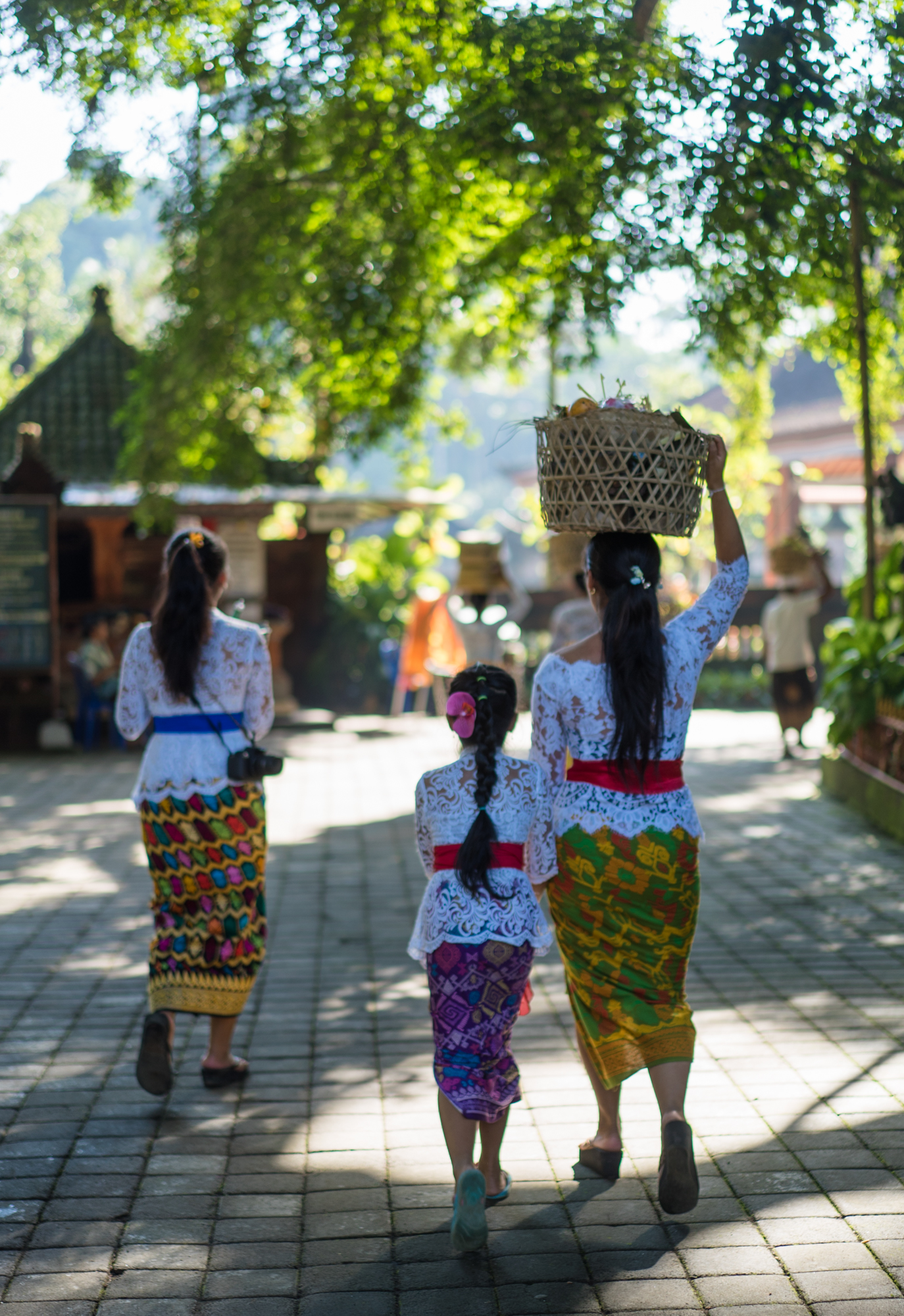 爪哇寻古飙车狂,大叔少女团的印尼文化之旅