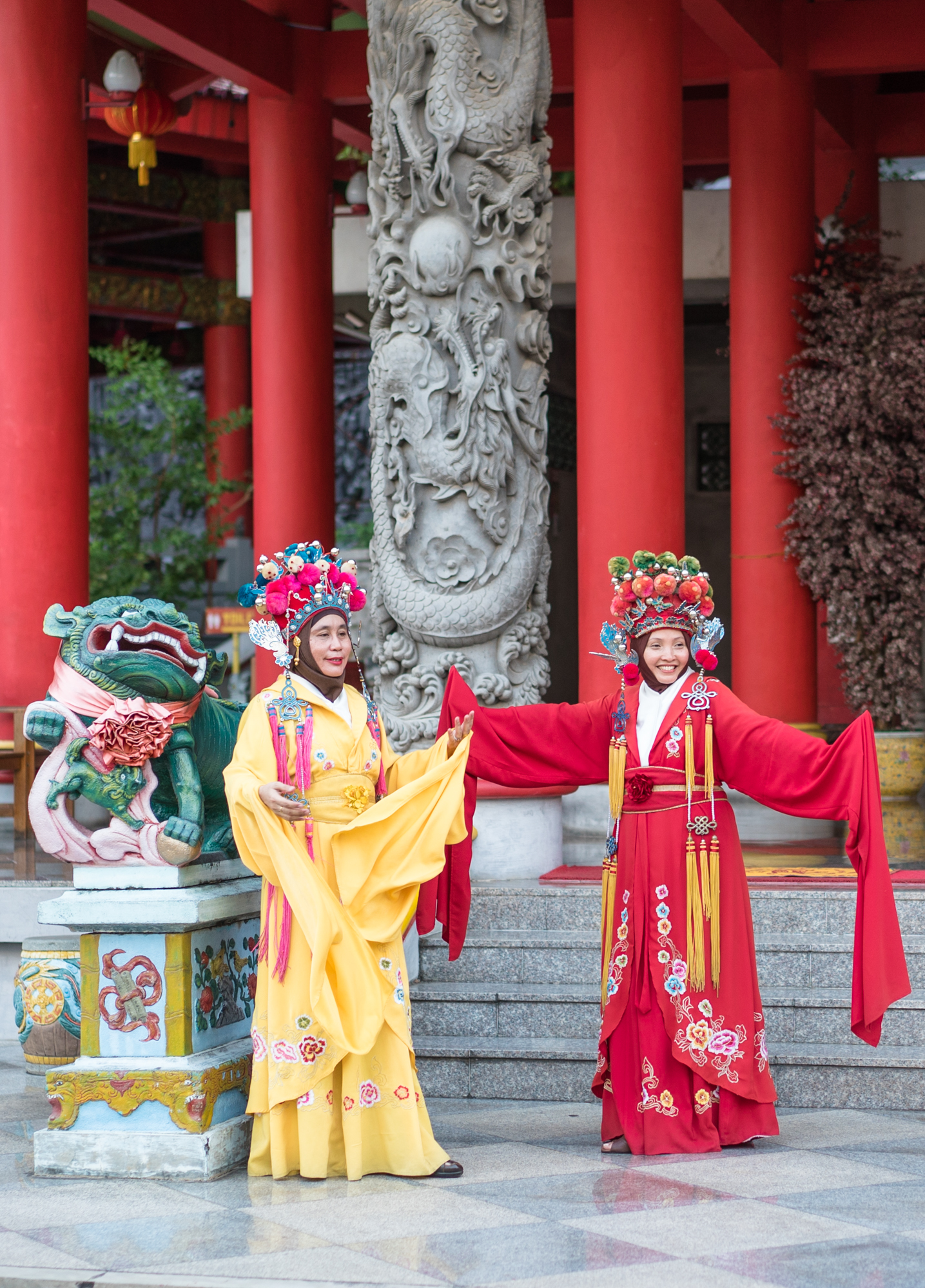 爪哇寻古飙车狂,大叔少女团的印尼文化之旅