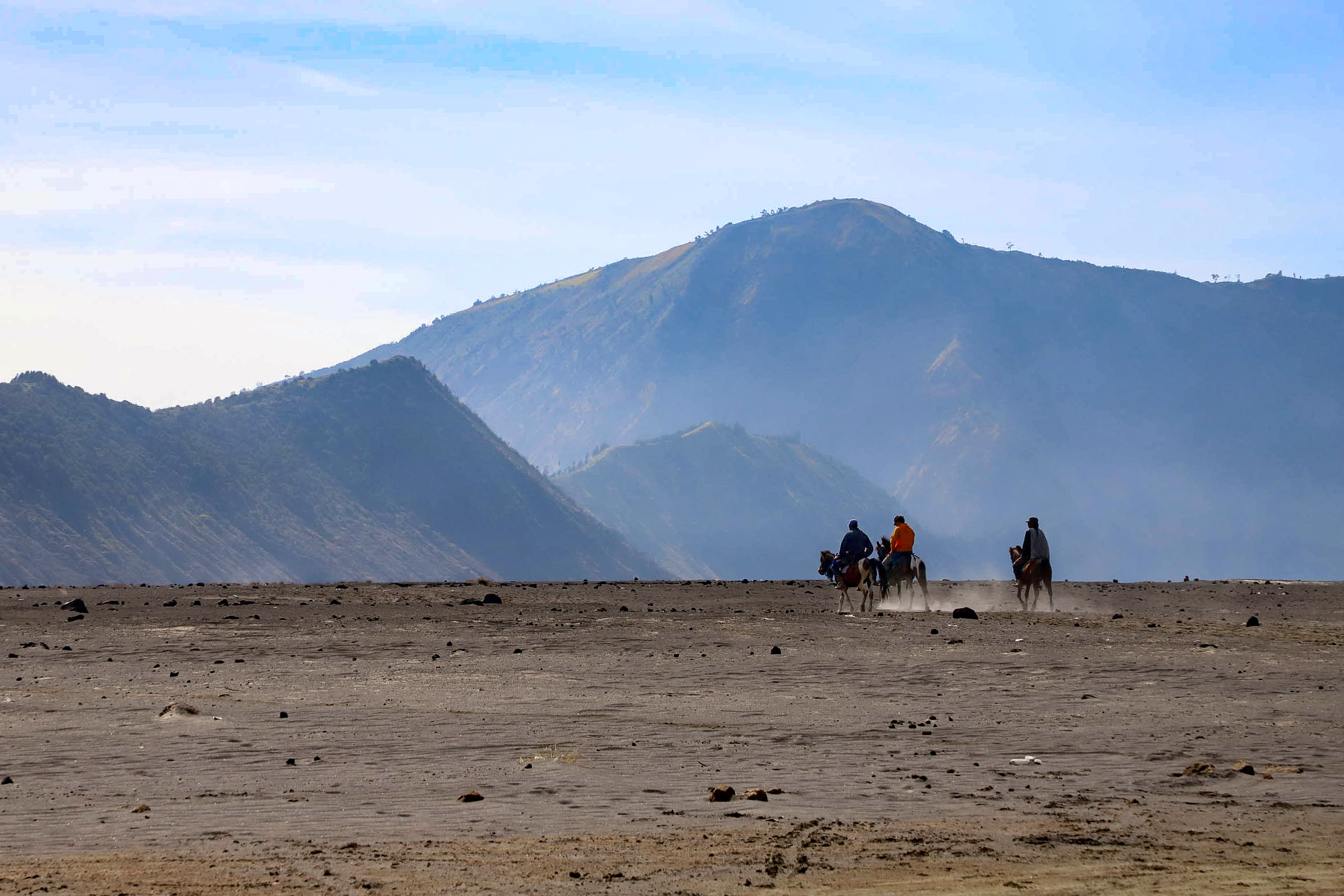 印尼丨28天8座岛，洞穴火山、冲浪游猎，山海故事集