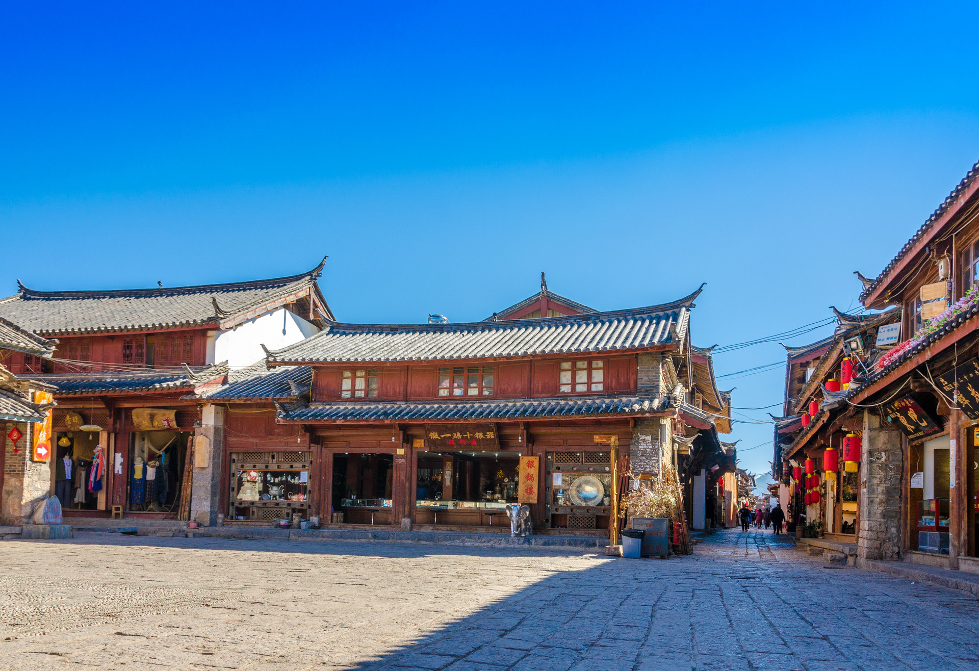 这个深秋找个古镇住上几日,离得远远的城市的喧嚣,享受宁静!