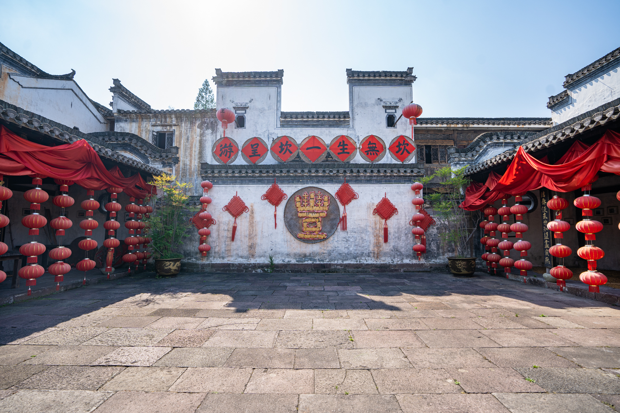 古道西风神车,小桥徽商人家,朝阳初上,自嗨人浪天涯~