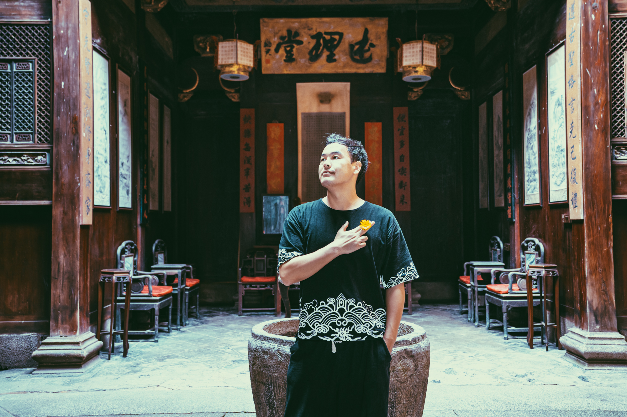 古道西风神车,小桥徽商人家,朝阳初上,自嗨人浪天涯~