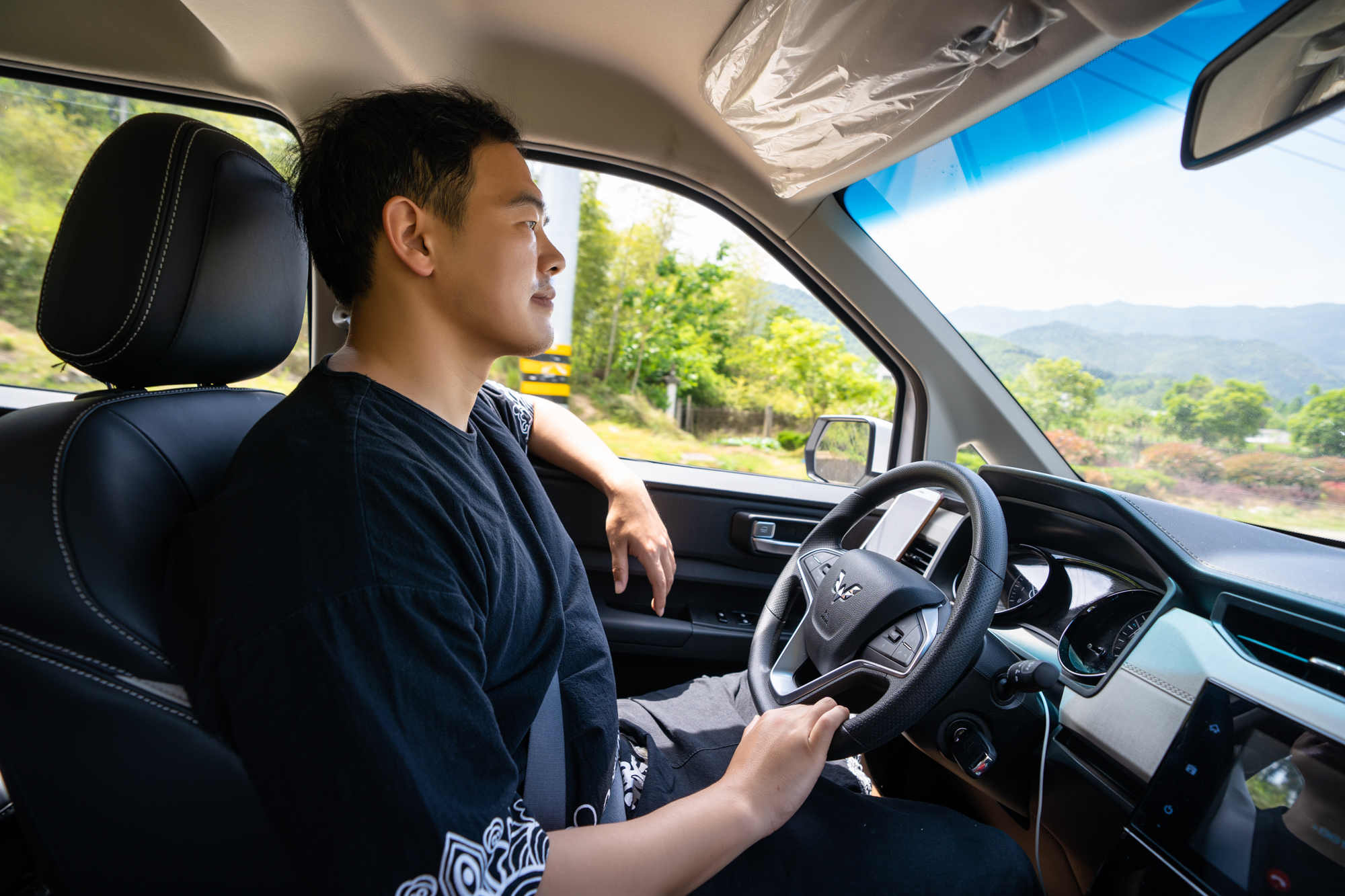 古道西风神车,小桥徽商人家,朝阳初上,自嗨人浪天涯~