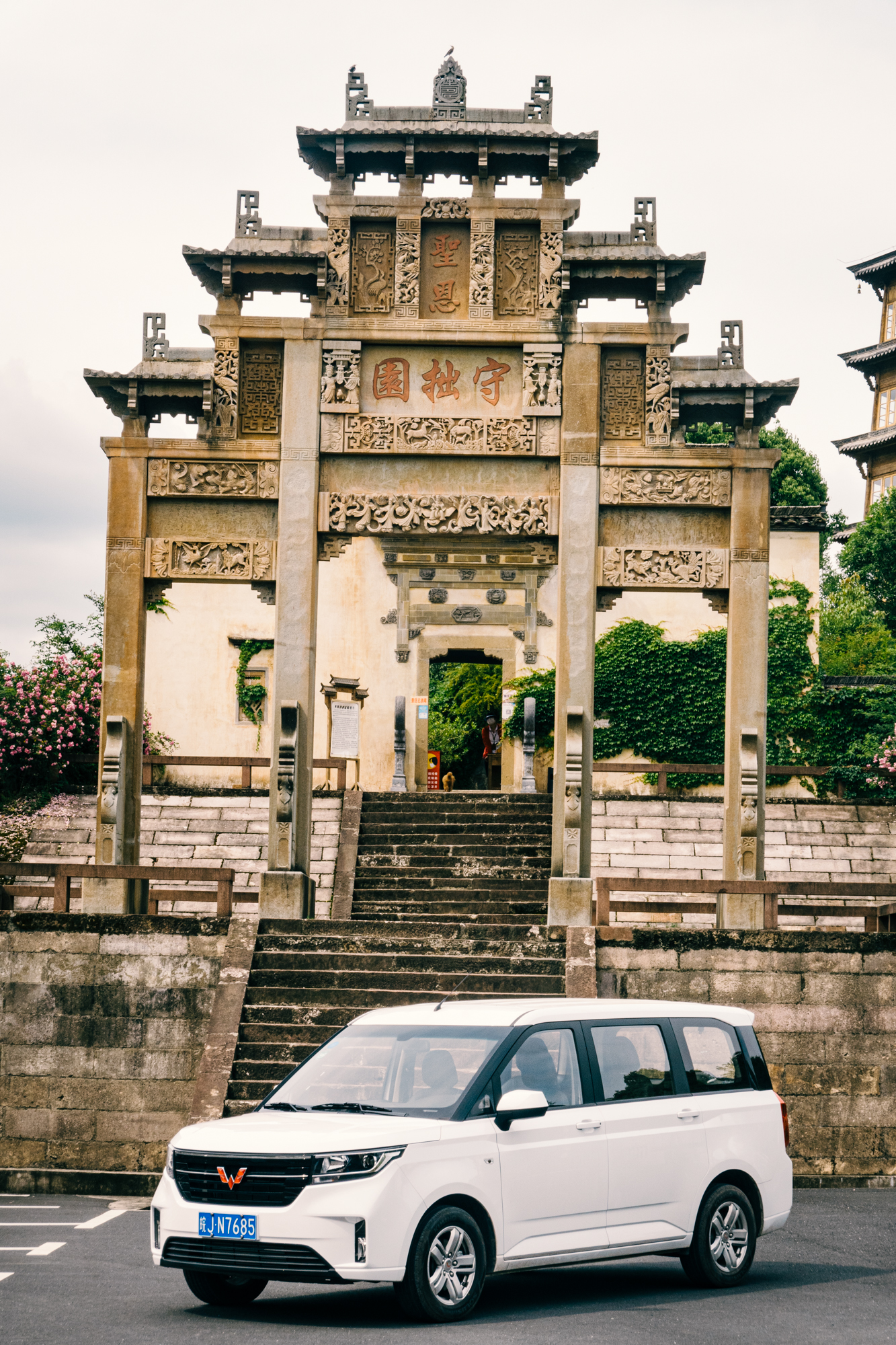 古道西风神车,小桥徽商人家,朝阳初上,自嗨人浪天涯~