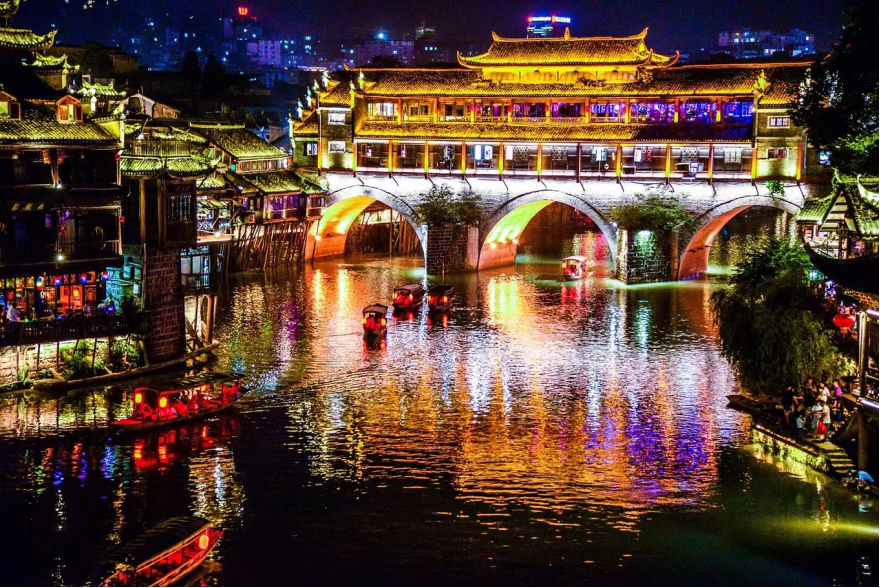 畅游凤凰古城 还有难忘的沱江夜游,湘西土家族苗族自治州旅游攻略-游