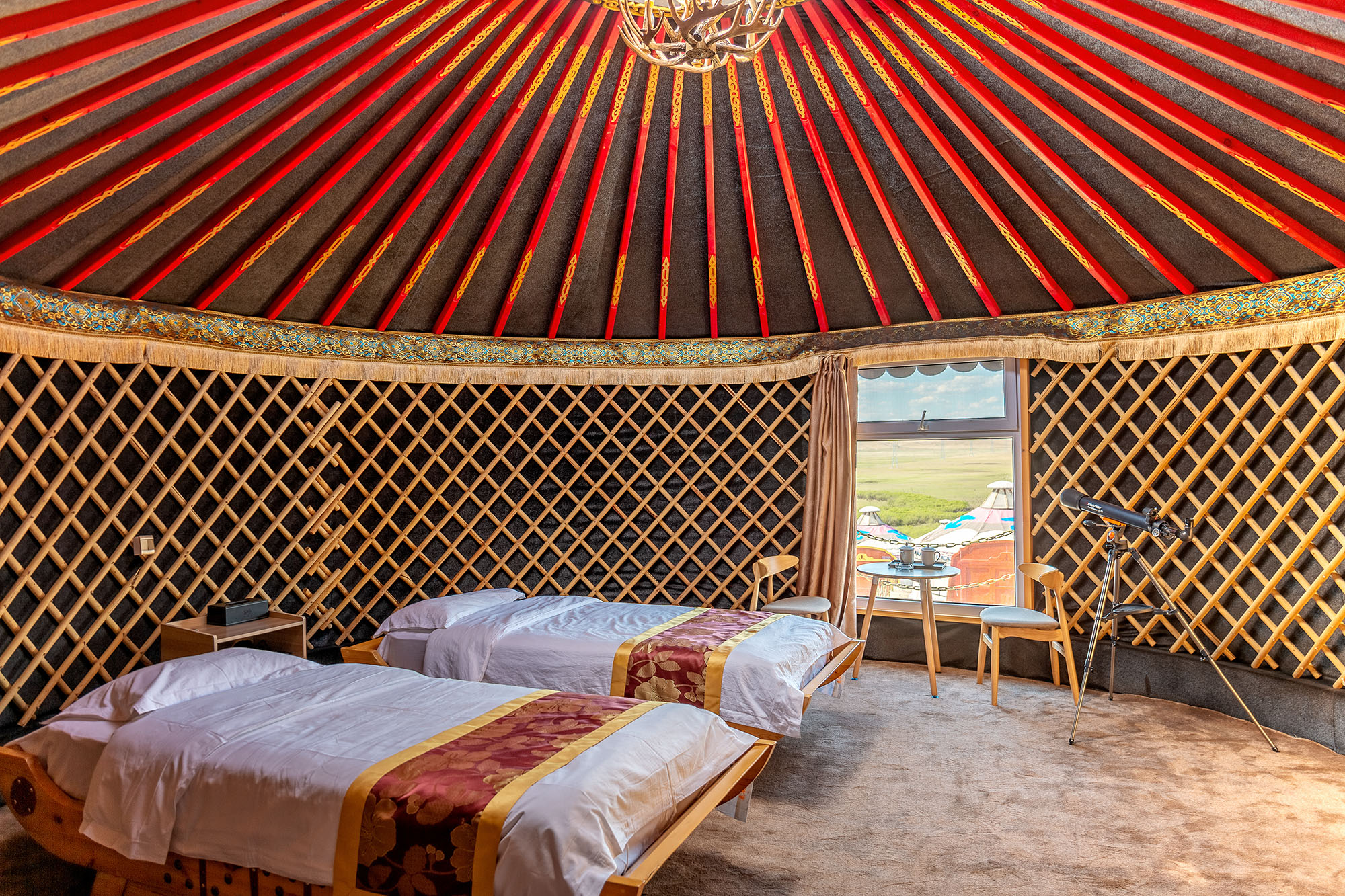 在呼伦贝尔大草原住蒙古包是什么样子的体验?