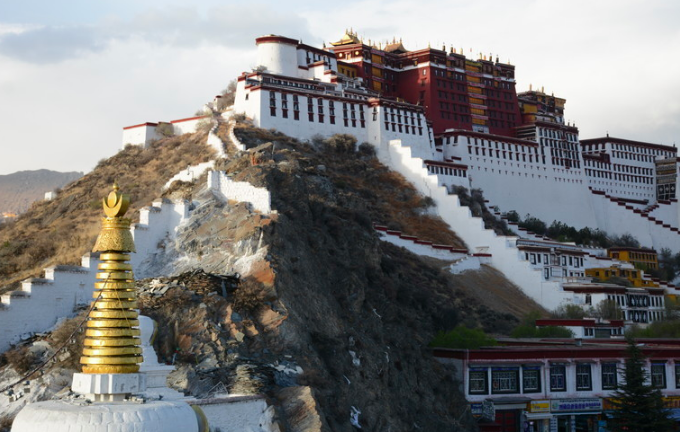 <a target='_blank' href='https://bbs.youxiake.com/mdd/522.html'>拉萨</a>