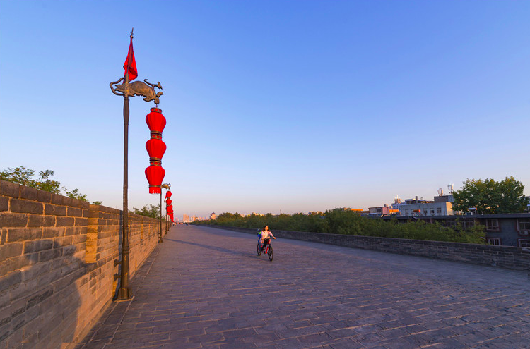 <a target='_blank' href='https://bbs.youxiake.com/mdd/2044.html'>西安</a>城墙